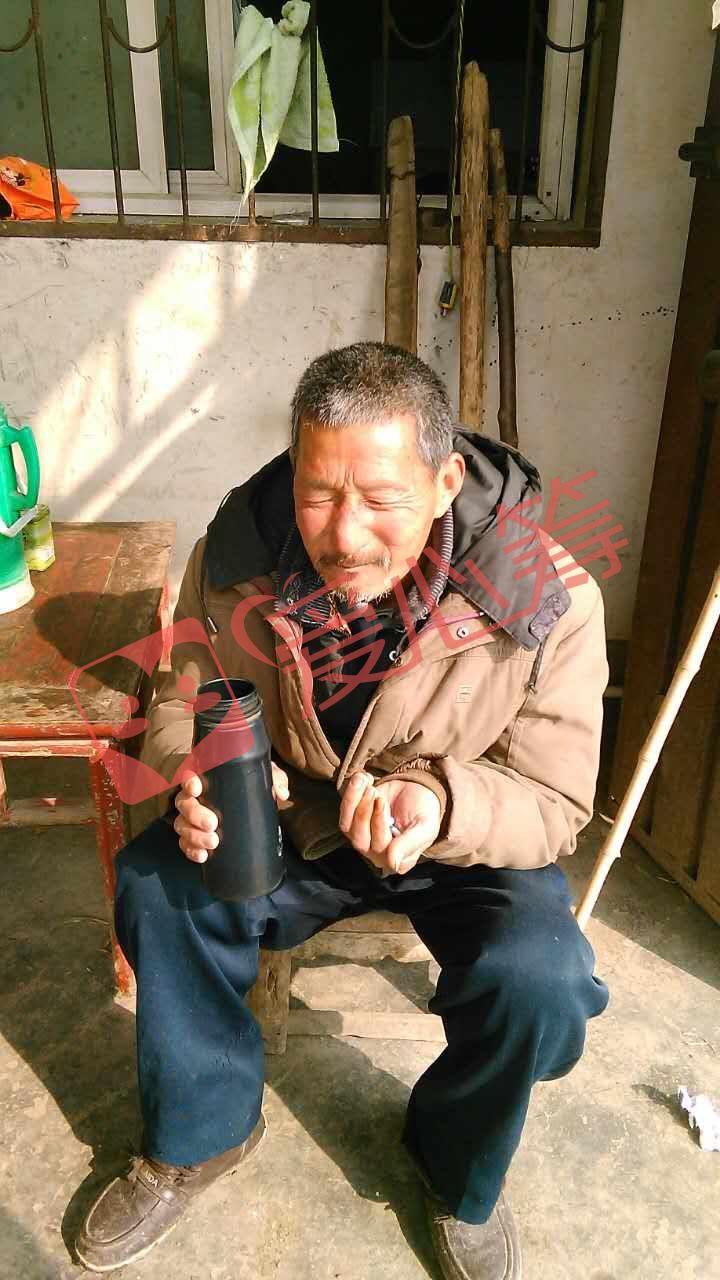 正值壮年,双目失明重病缠身,父亲和儿子同样被疾病困扰,请帮帮我,我的